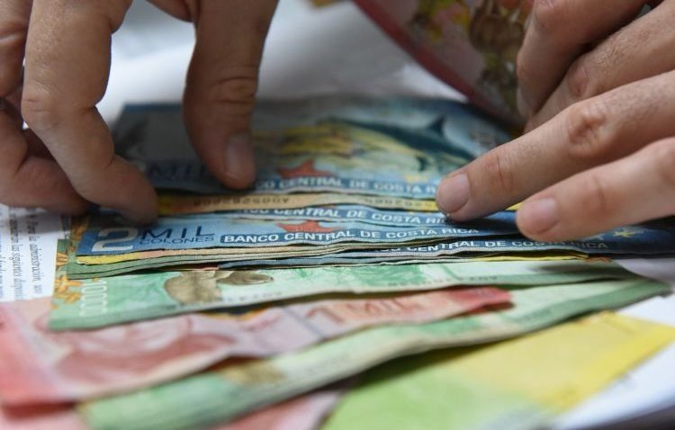 fitch-degrada-calificacion-a-costa-rica-debido-a-estres-fiscal-que-enfrenta-ese-pais